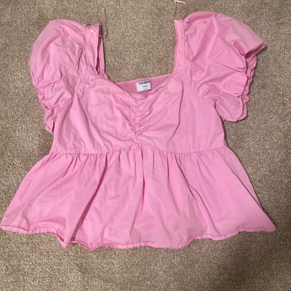 Puffy sleeve blouse.